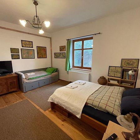 בודפשט Rustic Cottage & Garden Retreat On Buda Hilltop מראה חיצוני תמונה