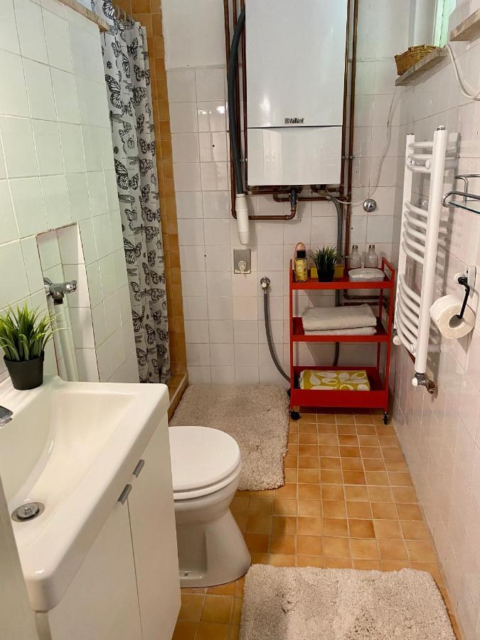 בודפשט Rustic Cottage & Garden Retreat On Buda Hilltop מראה חיצוני תמונה