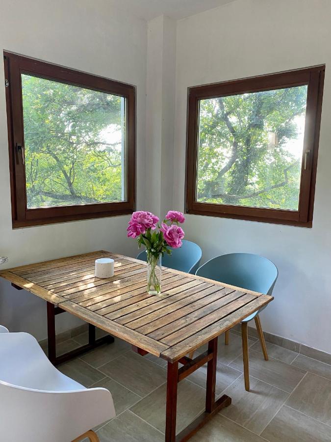 בודפשט Rustic Cottage & Garden Retreat On Buda Hilltop מראה חיצוני תמונה