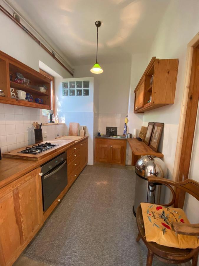 בודפשט Rustic Cottage & Garden Retreat On Buda Hilltop מראה חיצוני תמונה