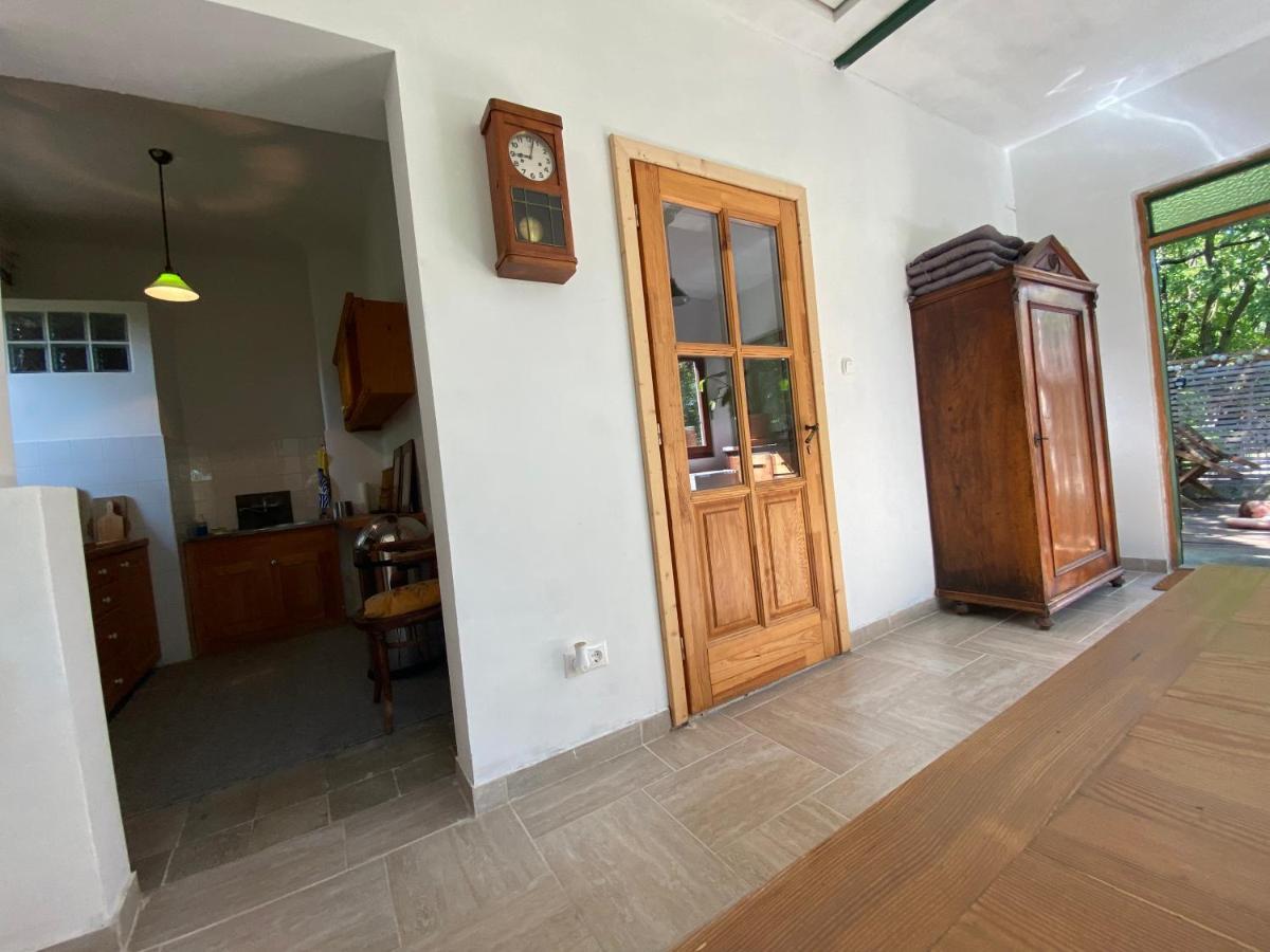 בודפשט Rustic Cottage & Garden Retreat On Buda Hilltop מראה חיצוני תמונה